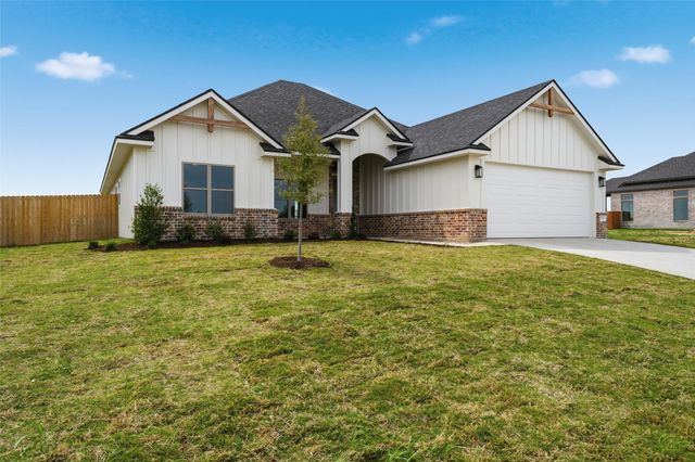 1333 Red Rock Road, Hewitt, TX 76643