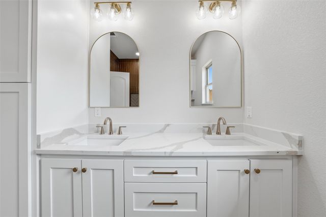 1333 Red Rock Road, Hewitt, TX 76643