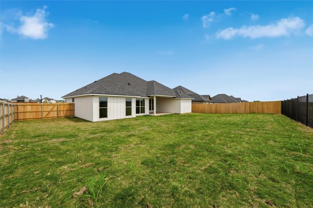 1333 Red Rock Road, Hewitt, TX 76643