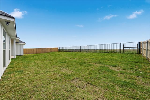 1333 Red Rock Road, Hewitt, TX 76643