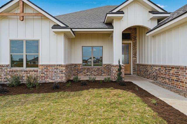 1333 Red Rock Road, Hewitt, TX 76643