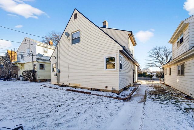 2545 S 60th STREET, West Allis, WI 53219