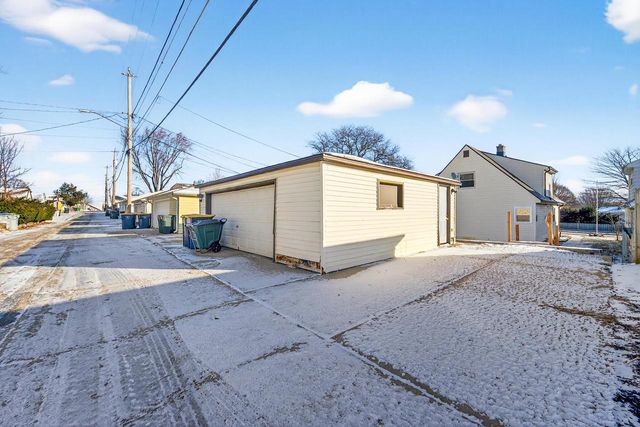 2545 S 60th STREET, West Allis, WI 53219