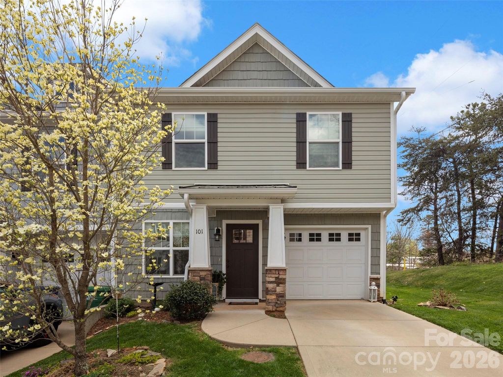 101 Monmouth Way, Candler, NC 28715