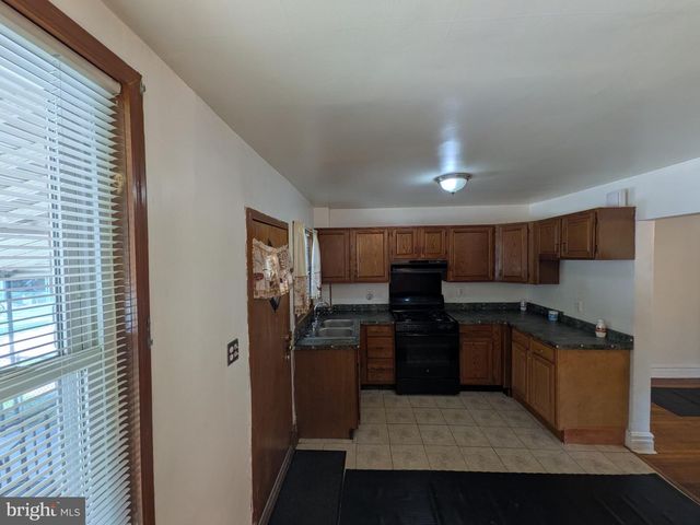 3018 E LARUE SQ E, Baltimore, MD 21225