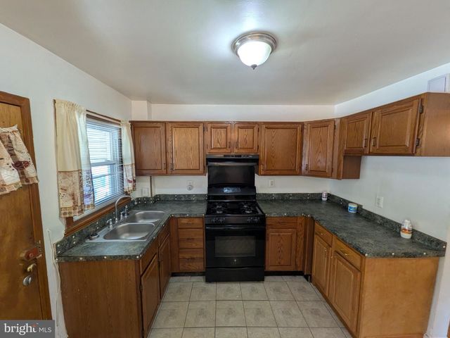 3018 E LARUE SQ E, Baltimore, MD 21225
