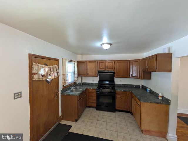 3018 E LARUE SQ E, Baltimore, MD 21225