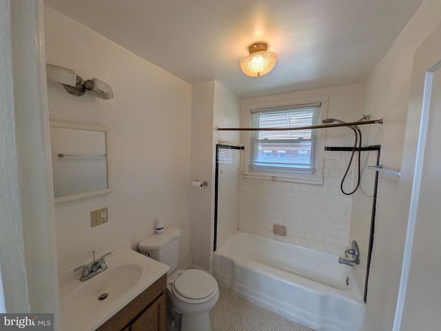 3018 E LARUE SQ E, Baltimore, MD 21225