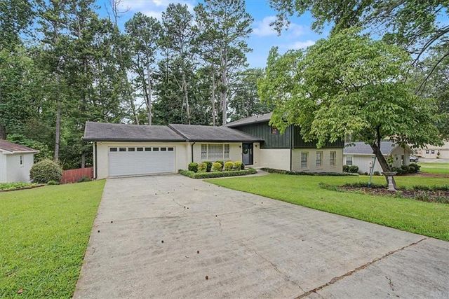 2204 Pine Point Drive, Lawrenceville, GA 30043