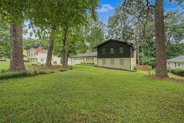 2204 Pine Point Drive, Lawrenceville, GA 30043