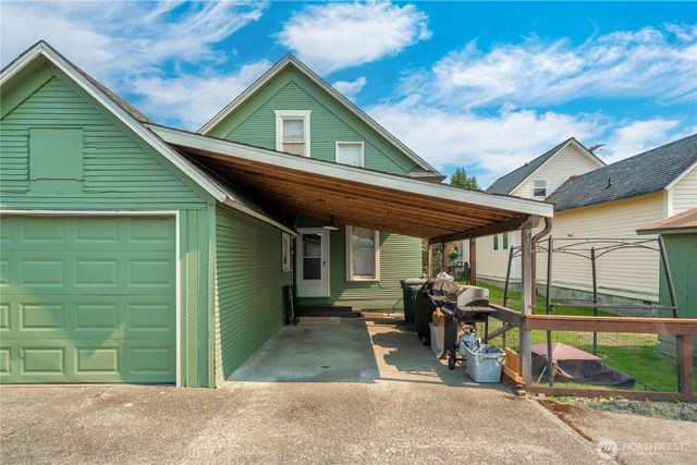 246 4th Avenue NW, Puyallup, WA 98371