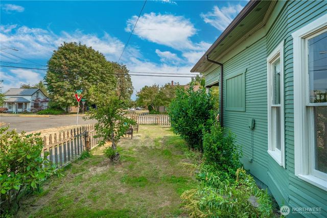 246 4th Avenue NW, Puyallup, WA 98371