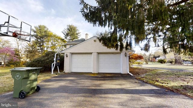 9 WILLOWDALE DR, Cherry Hill, NJ 08003