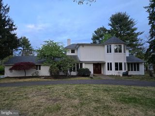 9 WILLOWDALE DR, Cherry Hill, NJ 08003