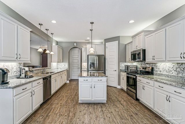 7992 Majestic Cypress Dr, Milton, FL 32583