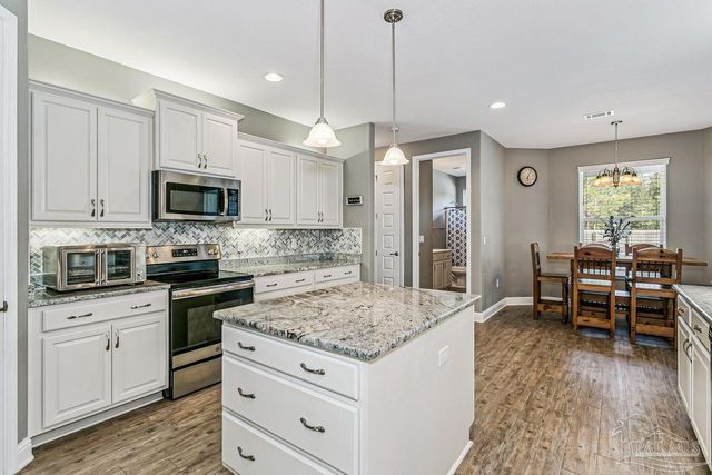 7992 Majestic Cypress Dr, Milton, FL 32583