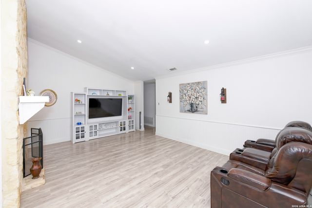 8702 Collingwood, Universal City, TX 78148