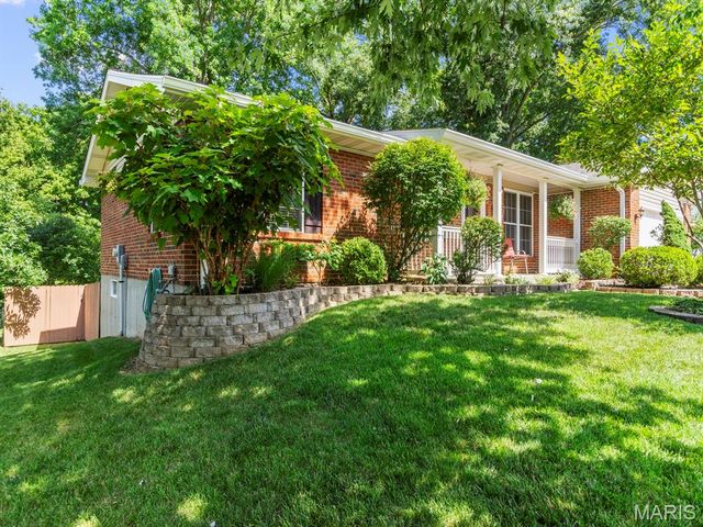 7042 Yellow Jacket Place, St Louis, MO 63129