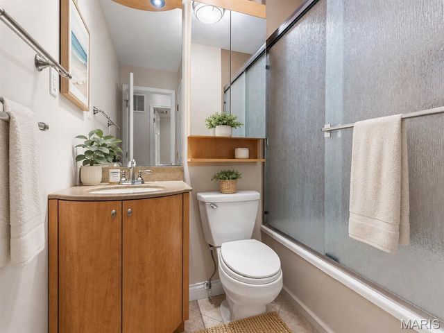 7042 Yellow Jacket Place, St Louis, MO 63129
