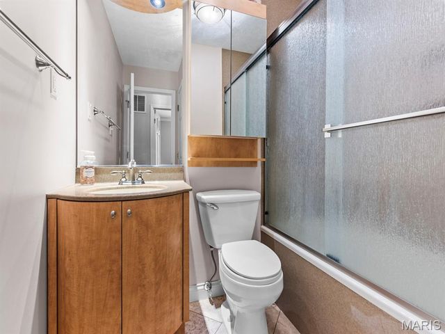 7042 Yellow Jacket Place, St Louis, MO 63129