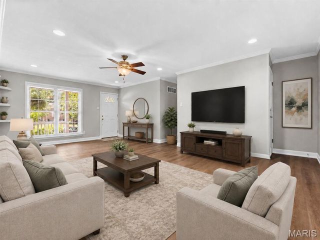7042 Yellow Jacket Place, St Louis, MO 63129
