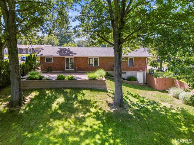 7042 Yellow Jacket Place, St Louis, MO 63129