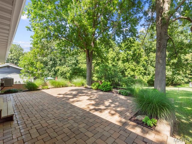 7042 Yellow Jacket Place, St Louis, MO 63129
