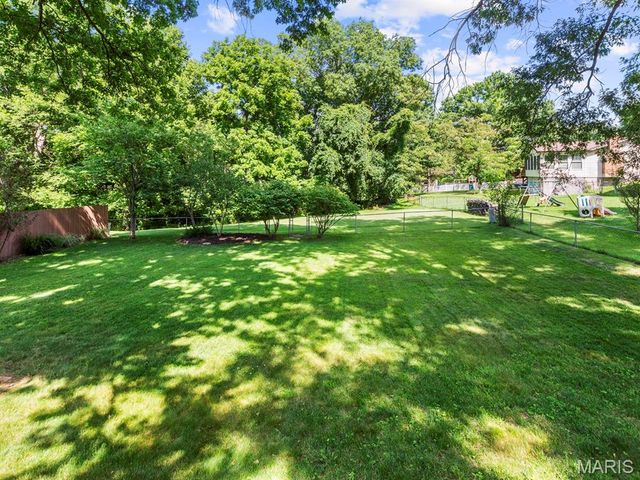 7042 Yellow Jacket Place, St Louis, MO 63129