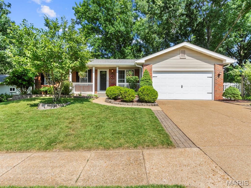 7042 Yellow Jacket Place, St Louis, MO 63129