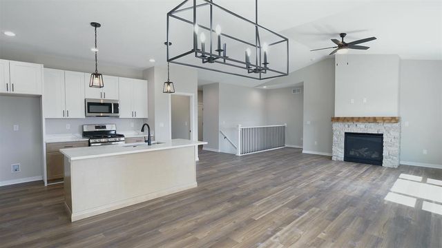 3822 N Woodbury Lane, Janesville, WI 53545