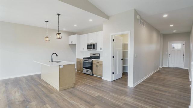 3822 N Woodbury Lane, Janesville, WI 53545