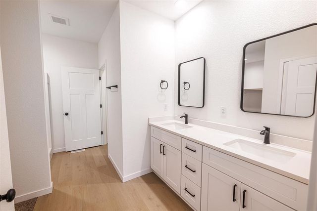 3822 N Woodbury Lane, Janesville, WI 53545