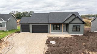 3822 N Woodbury Lane, Janesville, WI 53545