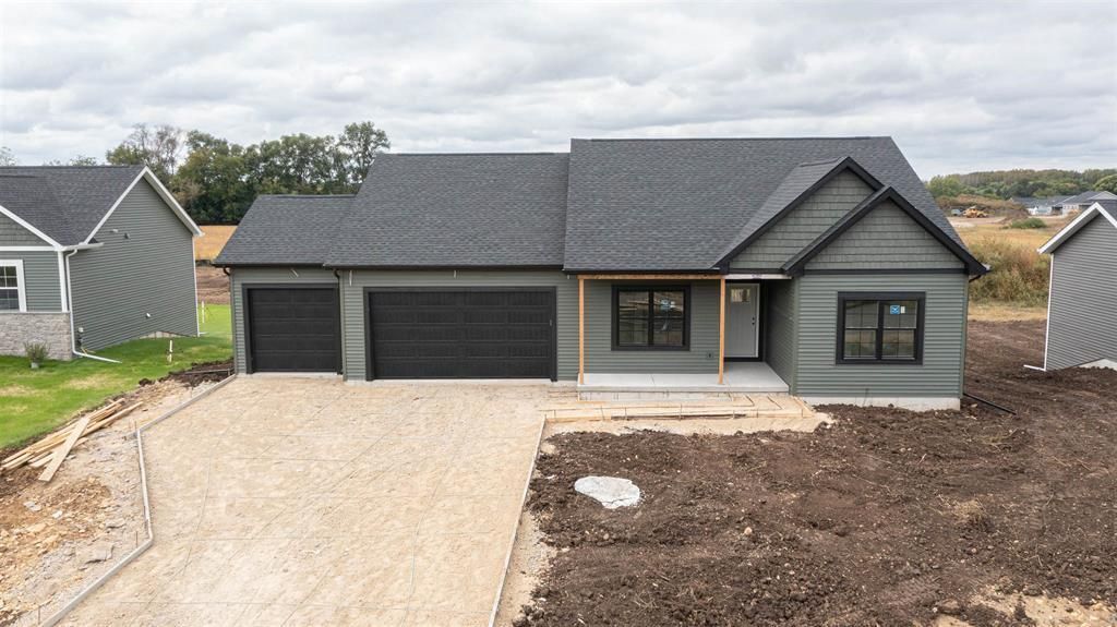 3822 N Woodbury Lane, Janesville, WI 53545