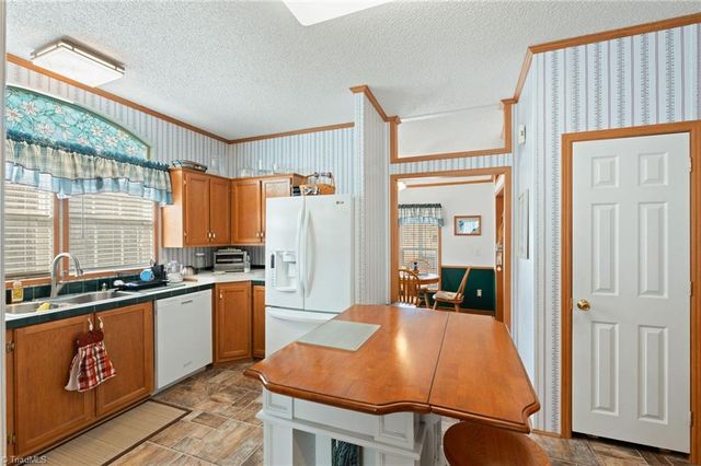 1721 Camp Dogwood Road, Pinnacle, NC 27043