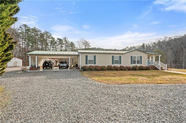 1721 Camp Dogwood Road, Pinnacle, NC 27043