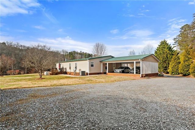 1721 Camp Dogwood Road, Pinnacle, NC 27043