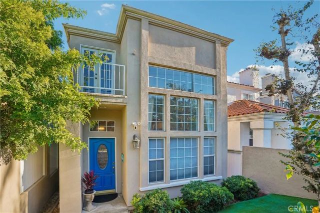 638 Rosecrans Avenue, Manhattan Beach, CA 90266