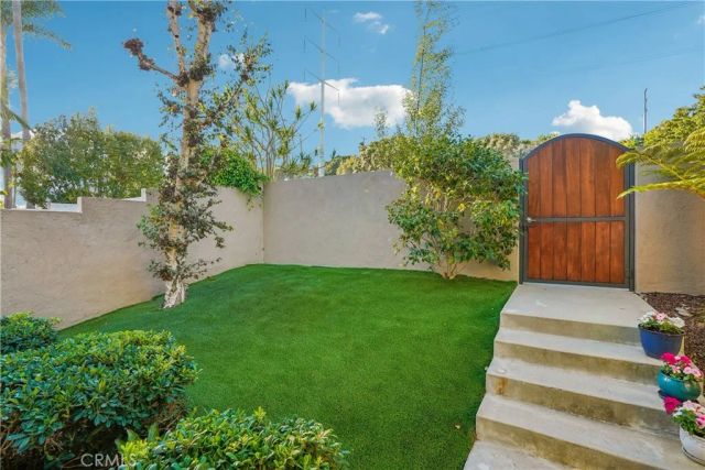 638 Rosecrans Avenue, Manhattan Beach, CA 90266