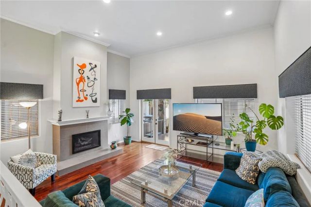 638 Rosecrans Avenue, Manhattan Beach, CA 90266