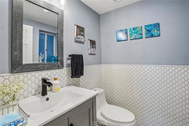 638 Rosecrans Avenue, Manhattan Beach, CA 90266