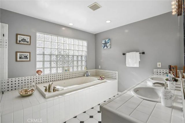 638 Rosecrans Avenue, Manhattan Beach, CA 90266