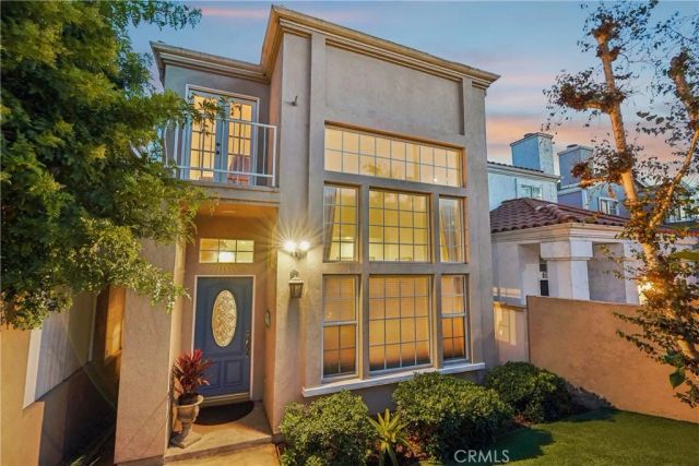 638 Rosecrans Avenue, Manhattan Beach, CA 90266