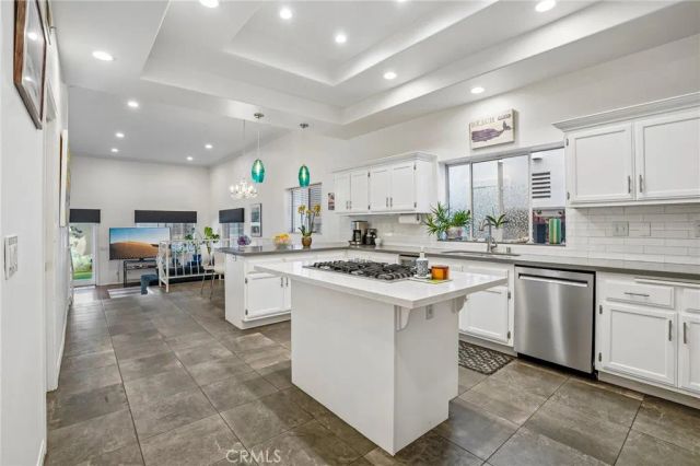 638 Rosecrans Avenue, Manhattan Beach, CA 90266