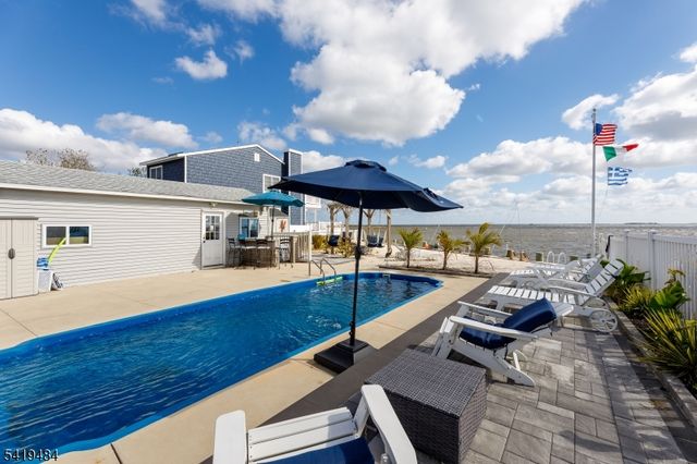 14 Vessel Rd, Ocean Twp., NJ 08758