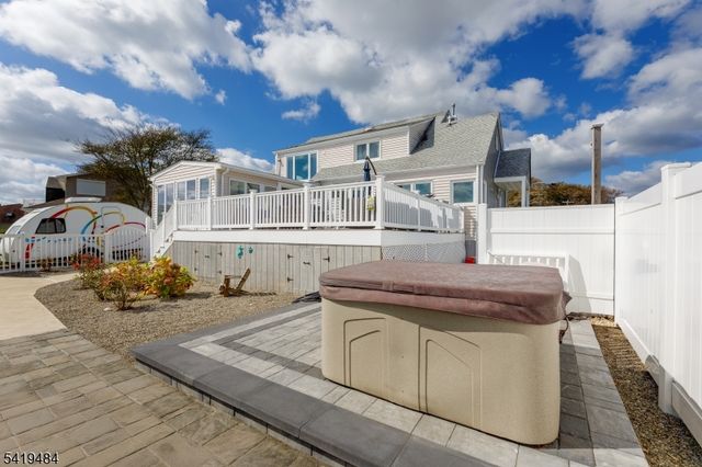 14 Vessel Rd, Ocean Twp., NJ 08758