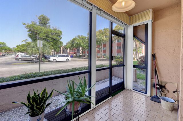 8260 SW 24th St 6112, North Lauderdale, FL 33068