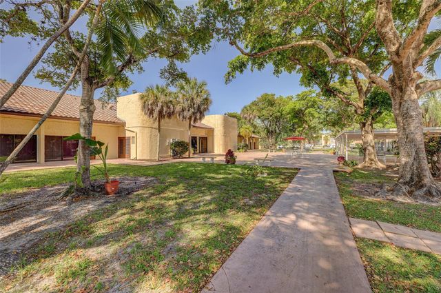 8260 SW 24th St 6112, North Lauderdale, FL 33068