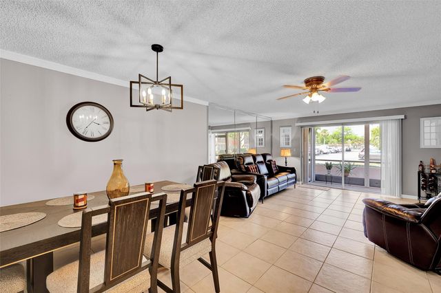 8260 SW 24th St 6112, North Lauderdale, FL 33068