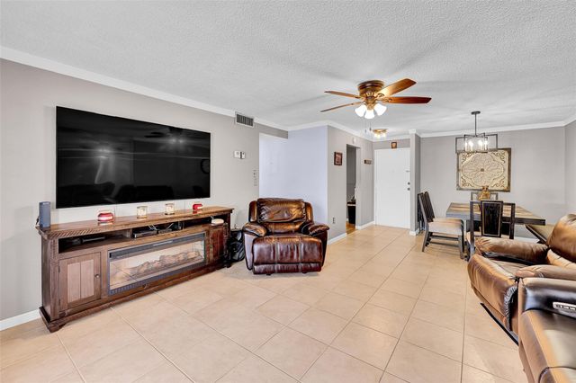 8260 SW 24th St 6112, North Lauderdale, FL 33068